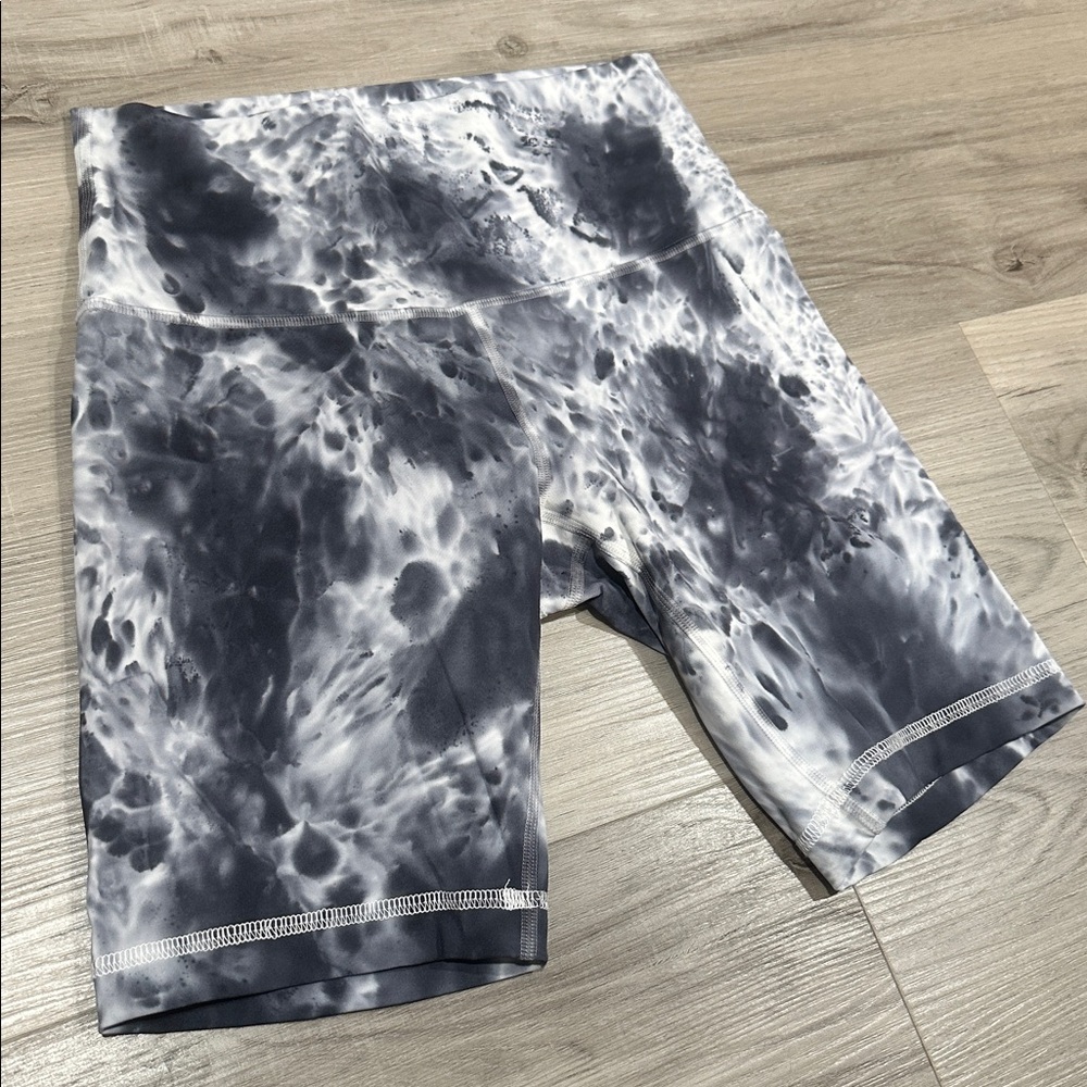 Lululemon Tie-Dye Wunder Under Shorts